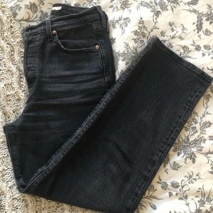 Like new!!!  Levi’s “ribcage straight”.